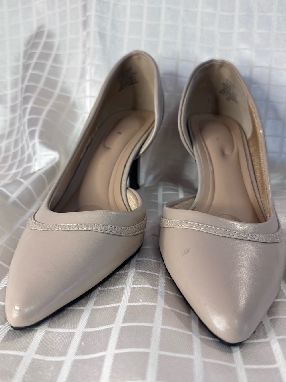 Classic Pointed-Toe Heels in Light Beige